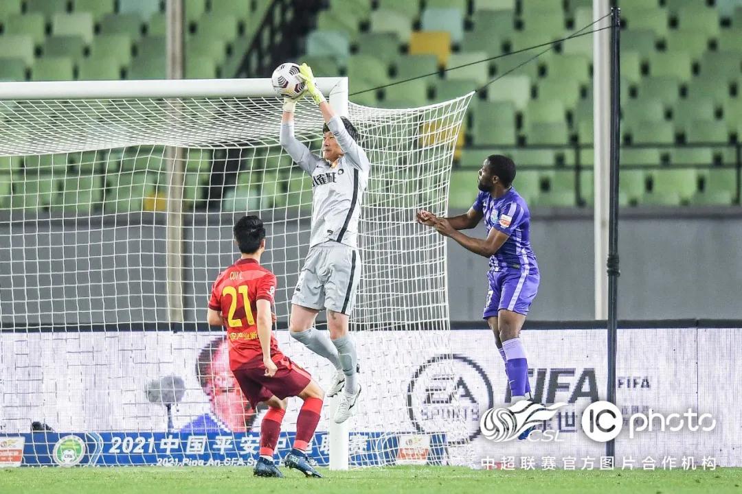الزمالك وأنبي 2015قصة صراع وتحدي في الدوري المصري